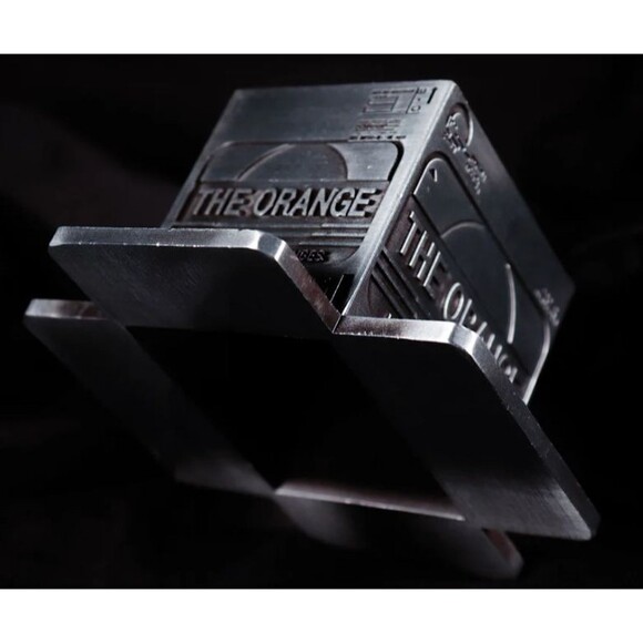 Metal Gear Solid 2 Cardboard Box The Orange Metal Box Limited Edition - Picture 6 of 6